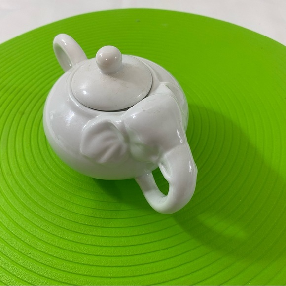 Ceramic elephant sugar creamer and salt and pepper cutest ever!!! - Picture 6 of 13